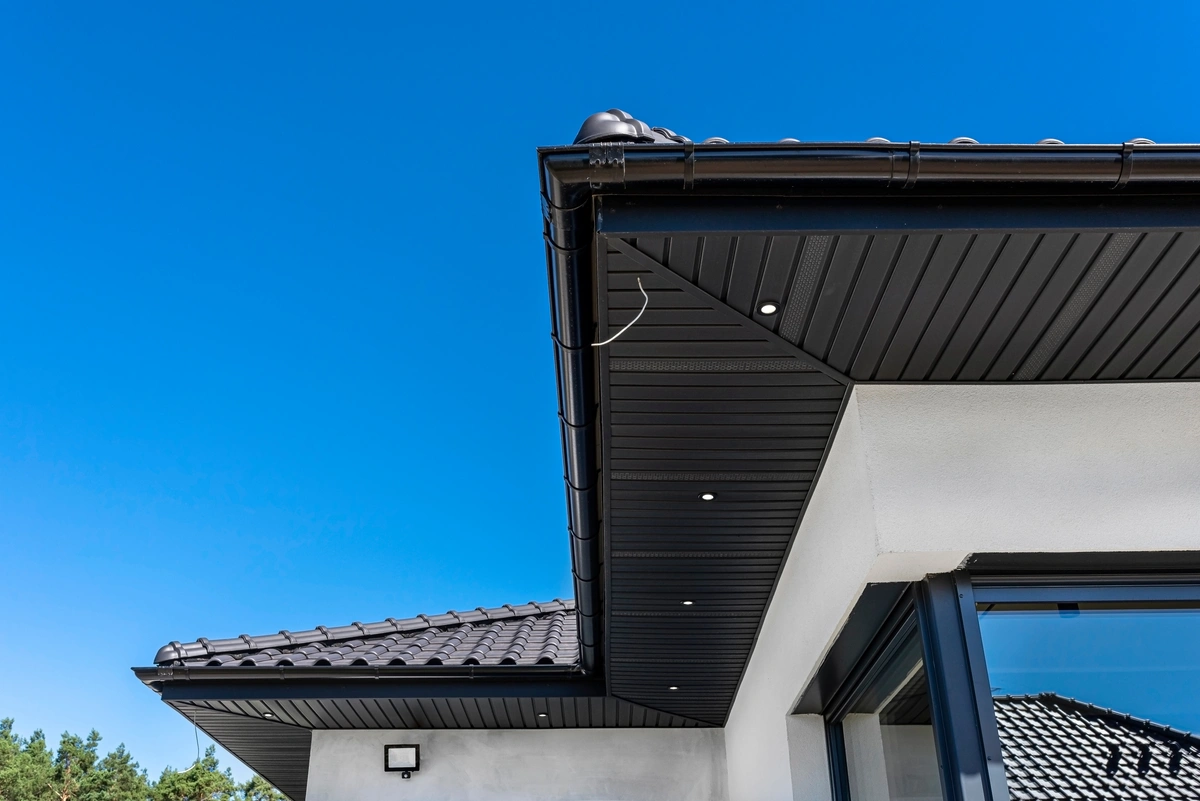 house eaves-black eaves on gray house view from the side