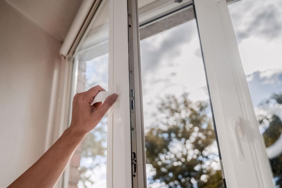 vinyl windows-hand opening vinyl windows in a home